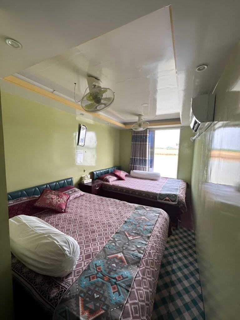 5 people Cabin